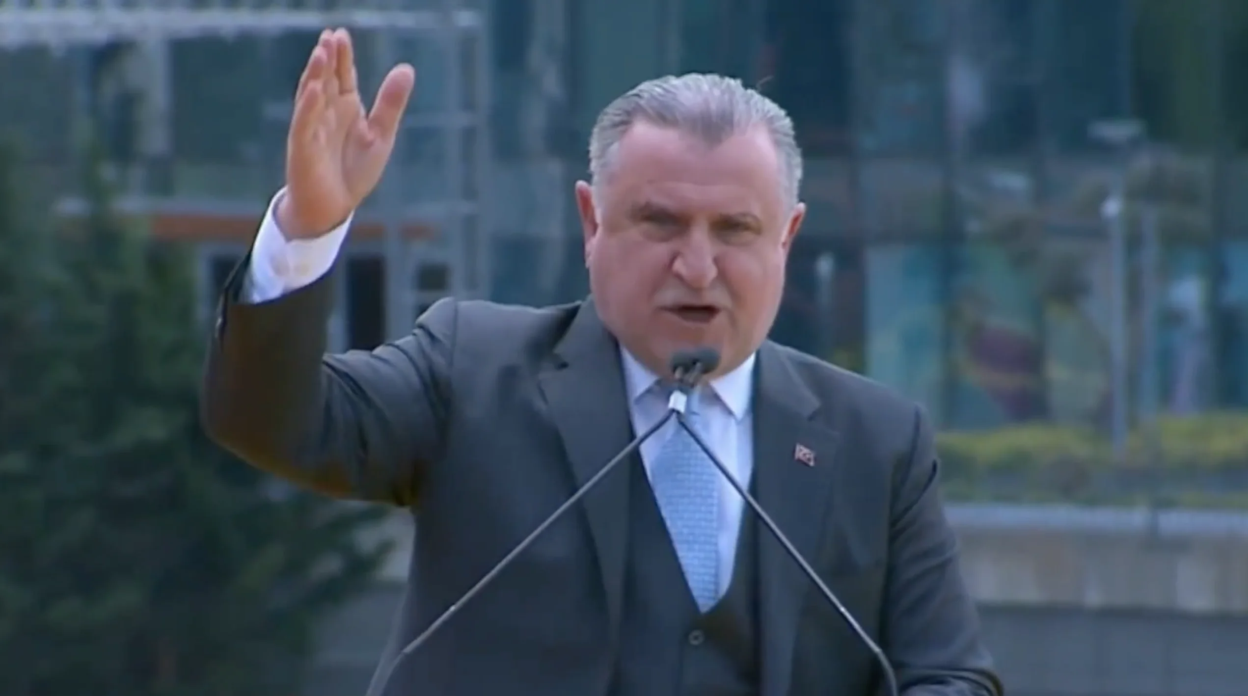 Bakan Bak, "Şampiyon Cimbom!" dedi, ortalık karıştı!