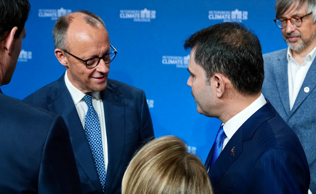 Bakan Kurum Almanya Başbakanı Merz ile bir araya geldi