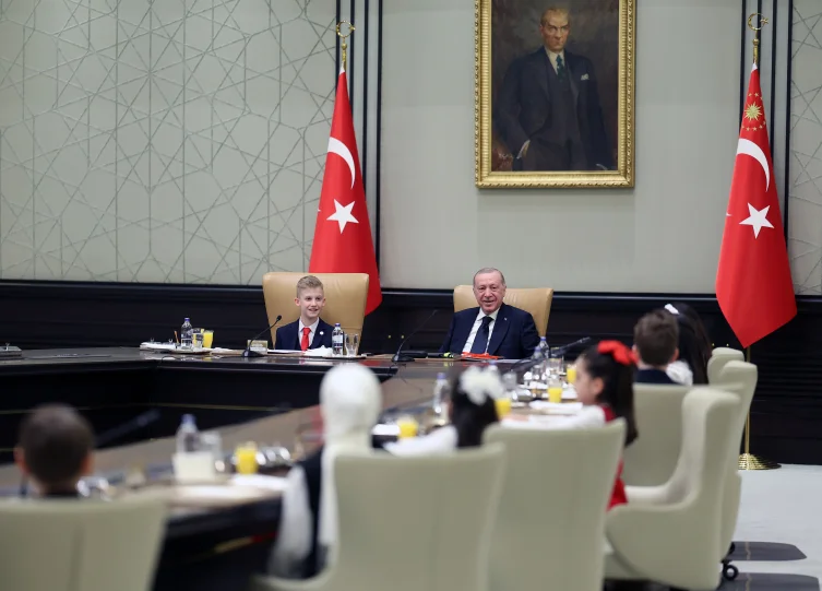 Cumhurbaşkanı Erdoğan koltuğunu devretti! 23 Nisan'da koltuğa Civan Boran oturdu