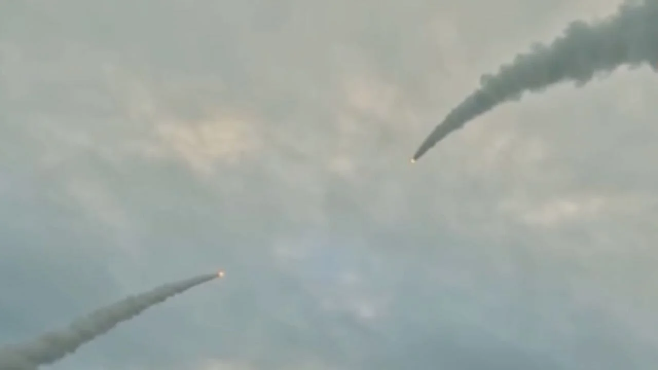 İran'dan İsrail ve ABD gemilerine saldırı