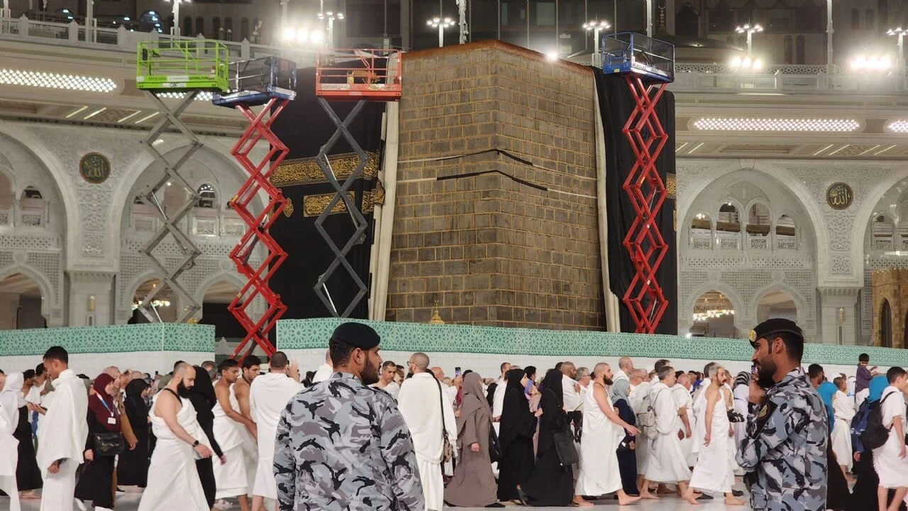 Kabe'nin duvarları bakıma alındı