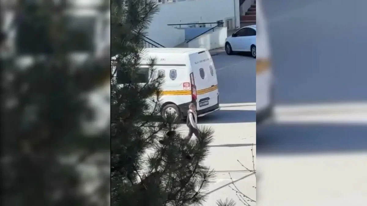 Kızlar tuvaletinde silah ve not bulundu