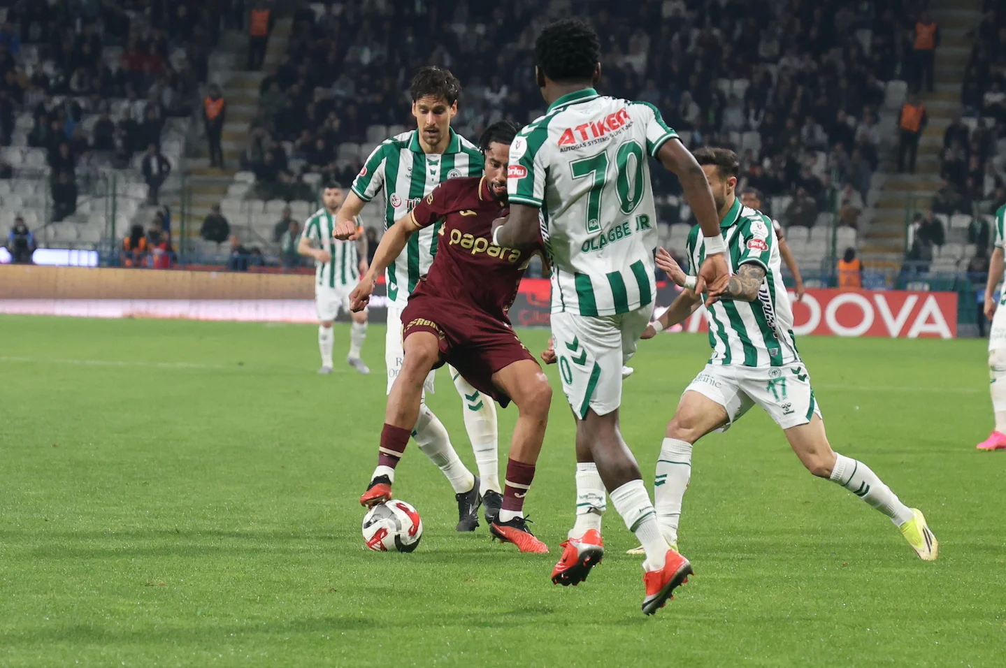 Konyaspor, Trabzonspor'u puansız gönderdi: 2-1