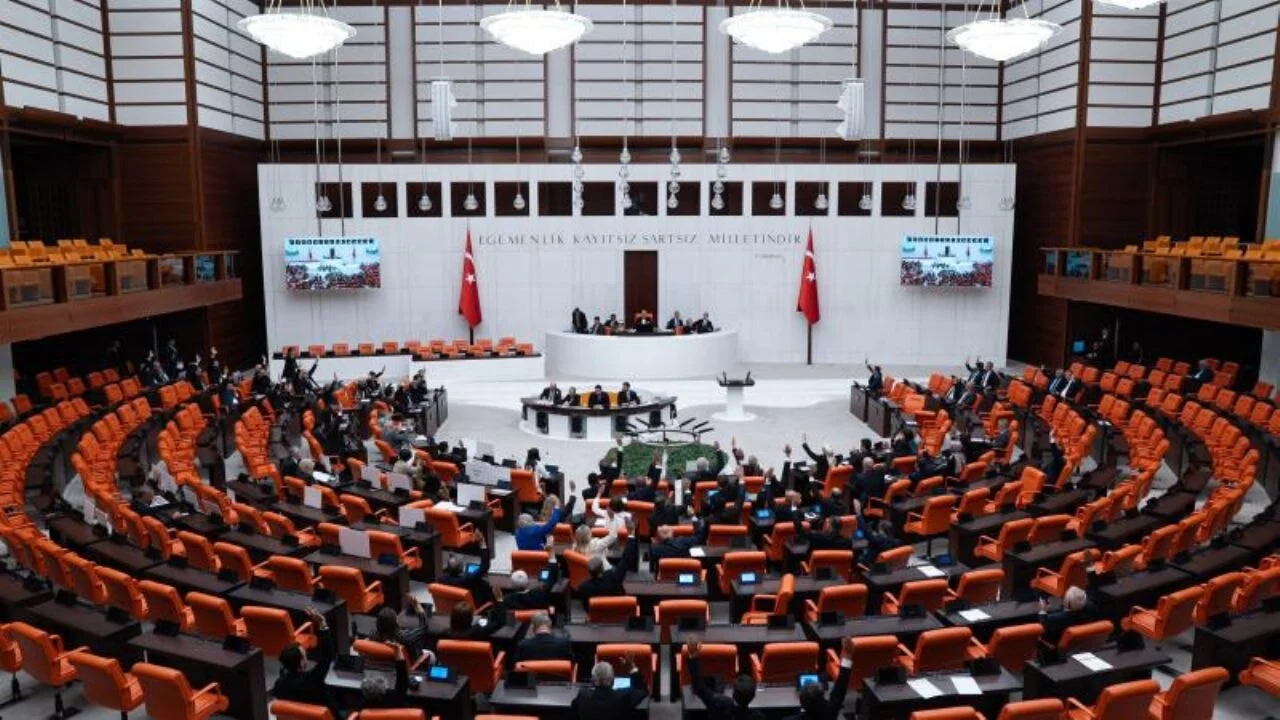 Meclis'te yoğun gündem: Doğum izni, sosyal medya kısıtlaması