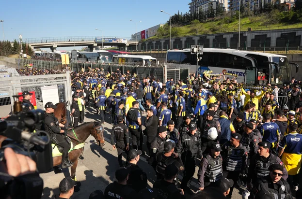 Sarı-lacivertli taraftar Galatasaray stadına ulaştı