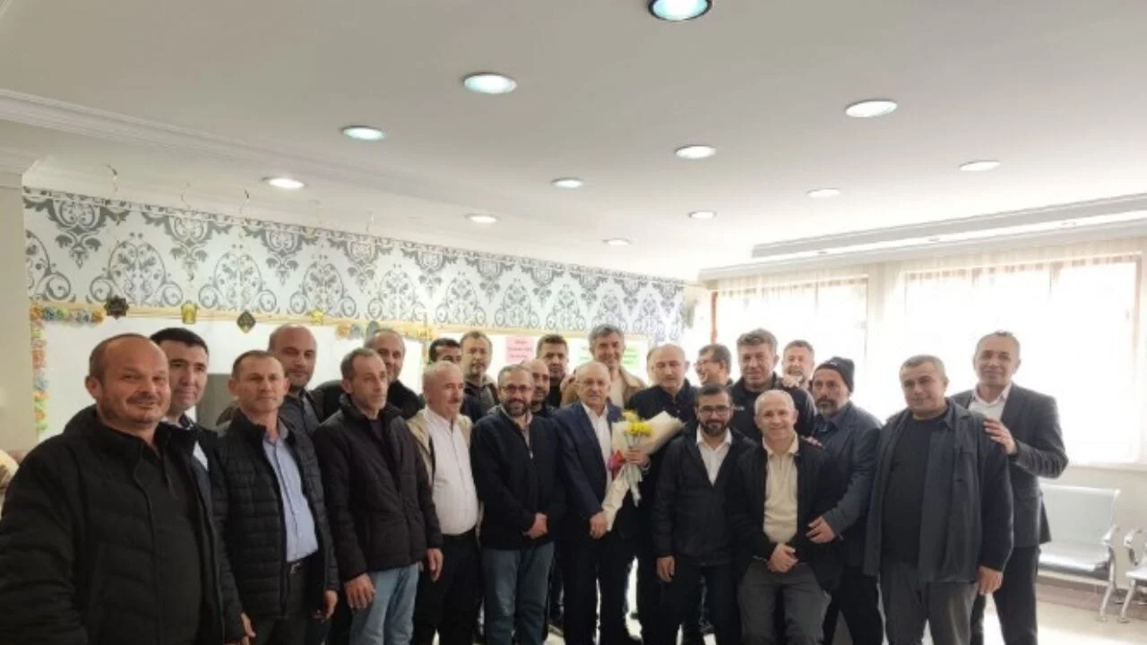 Son dersini 47 yıl sonra ilk öğrencileriyle yaptı!