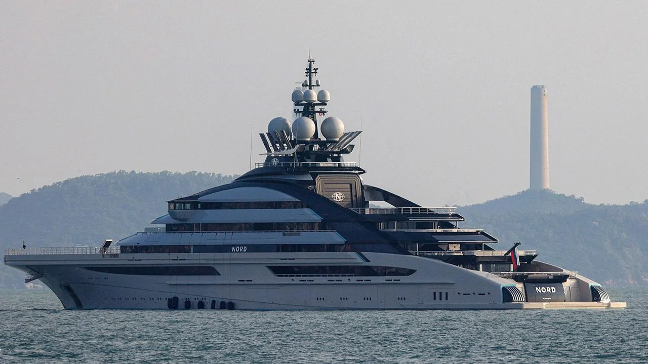 Süper yat Hürmüz Boğazı'ndan nasıl geçti?