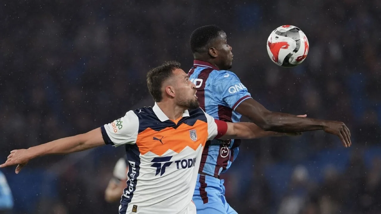 Trabzonspor'a evinde Başakşehir darbesi! Bordo-mavililer zirve yarışında yara aldı