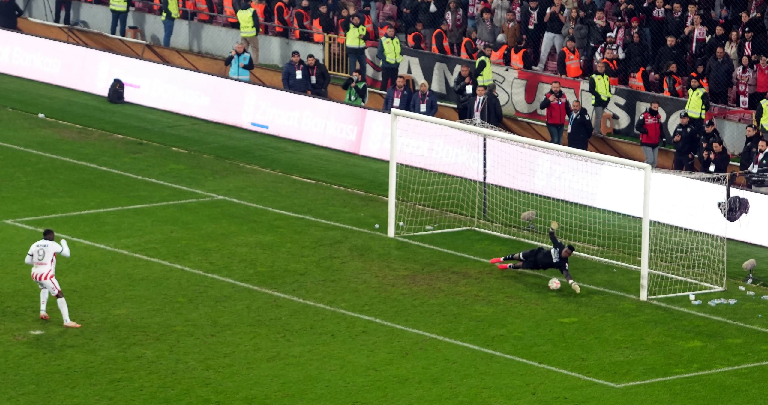 Trabzonspor,  Samsunspor'u penaltı atışlarıyla eledi