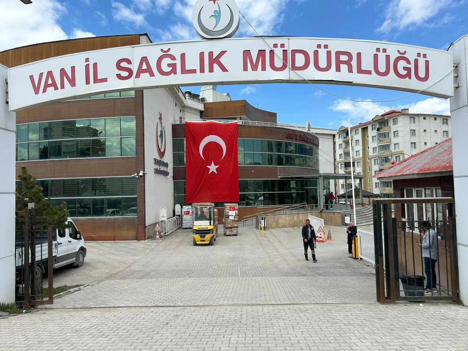 Türkiye’den İran’a tıbbi yardım! Tırlar yola çıktı