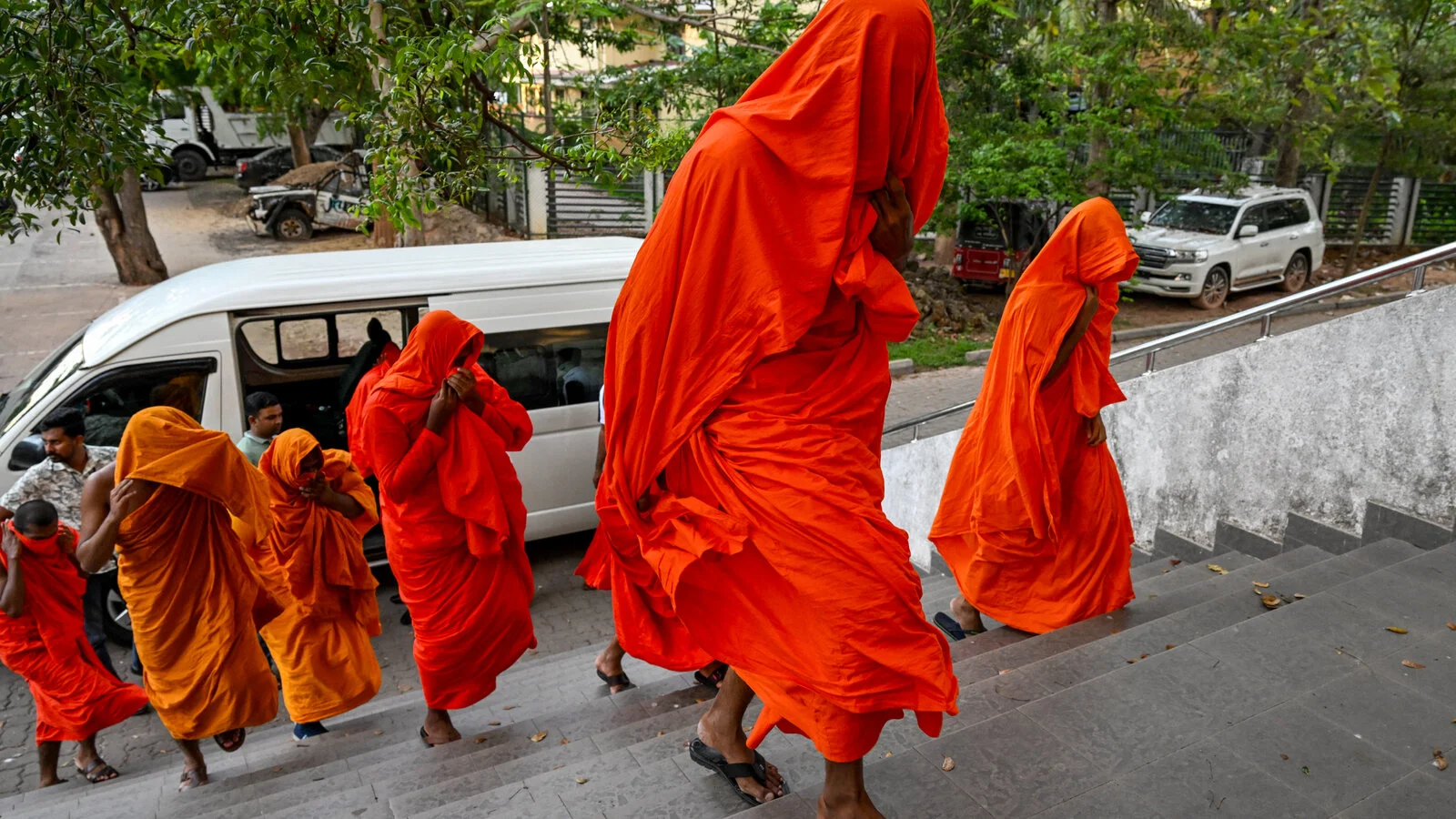 “Uyuşturucu kaçakçısı” rahiplerin tatil macerası