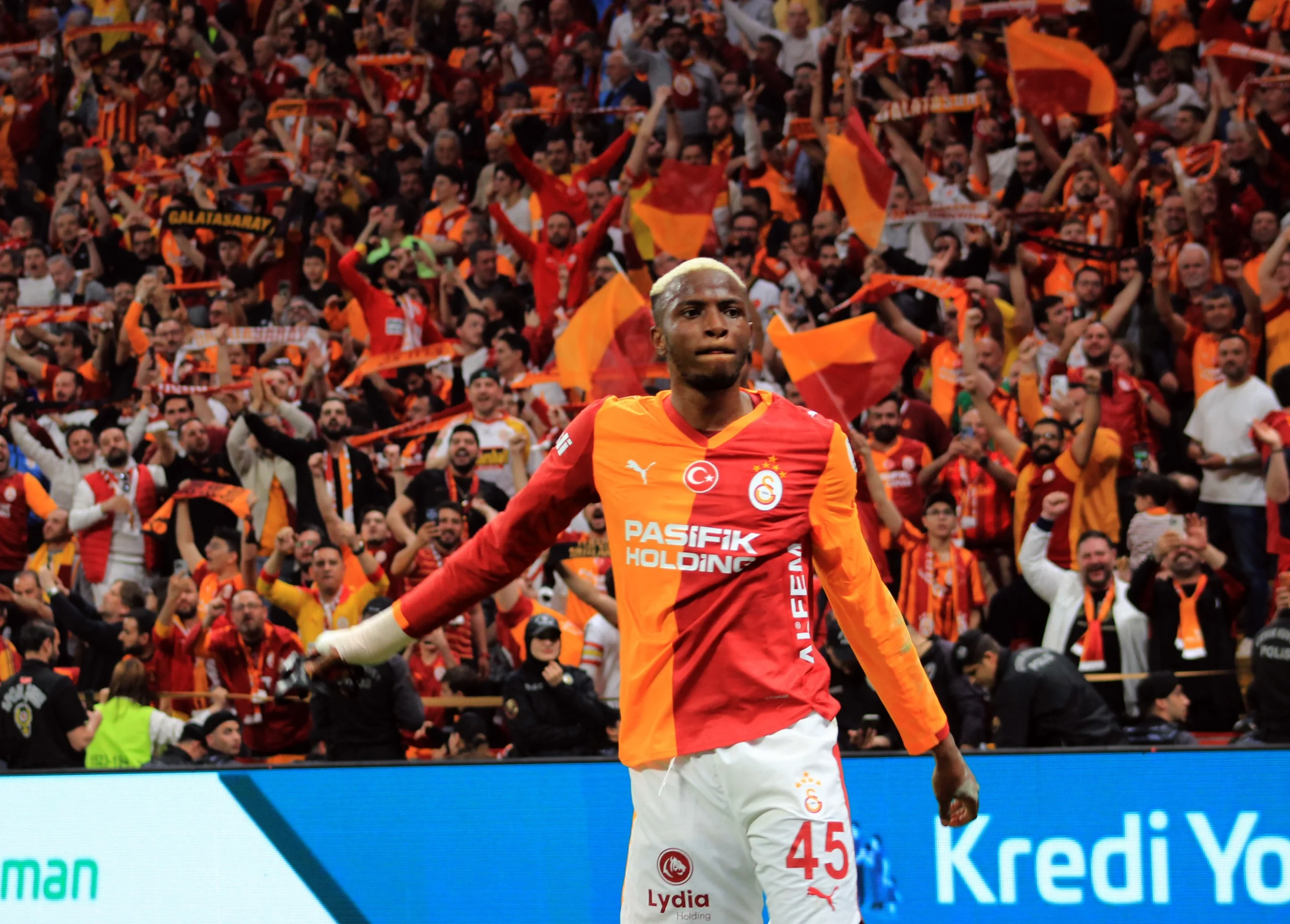 Victor Osimhen golle döndü!