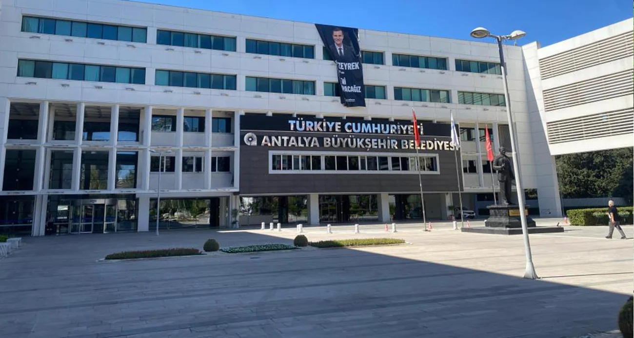 Antalya Büyükşehir Belediyesine  yeni operasyon: Çok sayıda gözaltı var