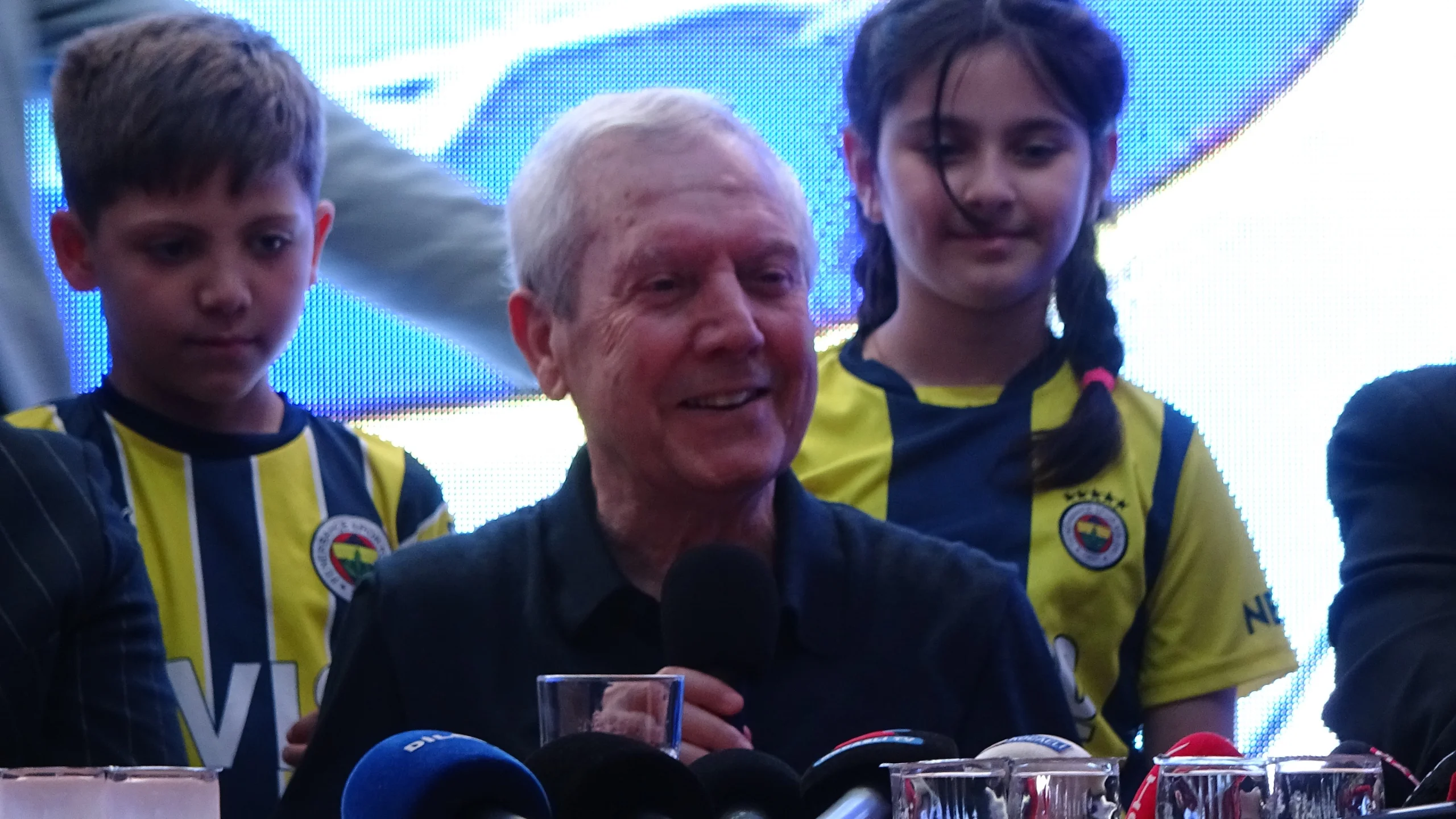 Aziz Yıldırım’dan gündeme bomba gibi düşen açıklama: Alex Fenerbahçe’ye mi geliyor?