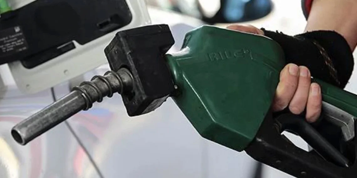 Bayramda sürücülere müjdeli haber! Benzine indirim geliyor, pompaya ne kadar yansıyacak?