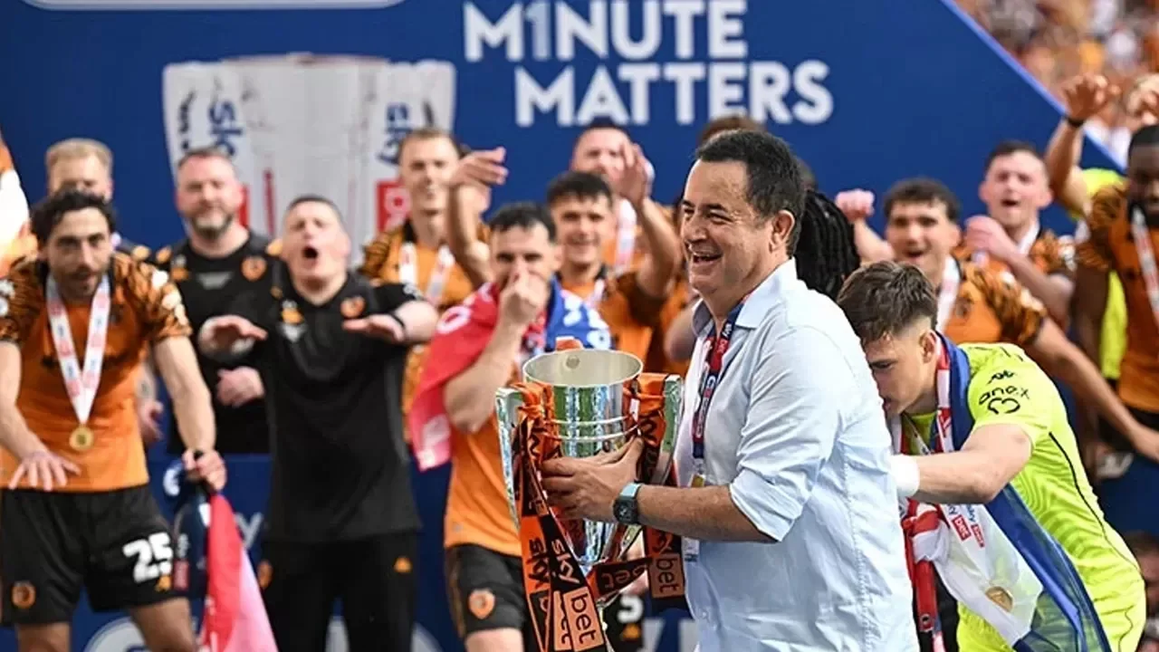Hull City'nin Premier Lig'e yükselmesi Galatasaray’ı nasıl karıştırdı? Okan Buruk’a tepki yağıyor!