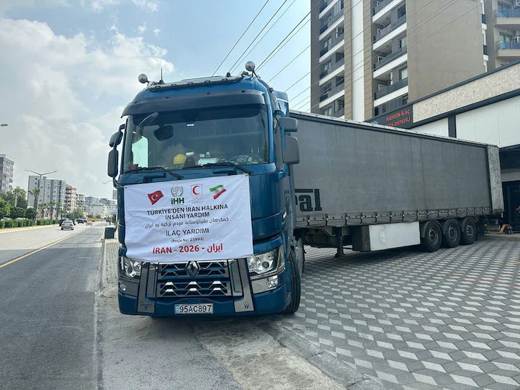 İHH’dan İran’a insani yardım: 7 tır uğurlandı
