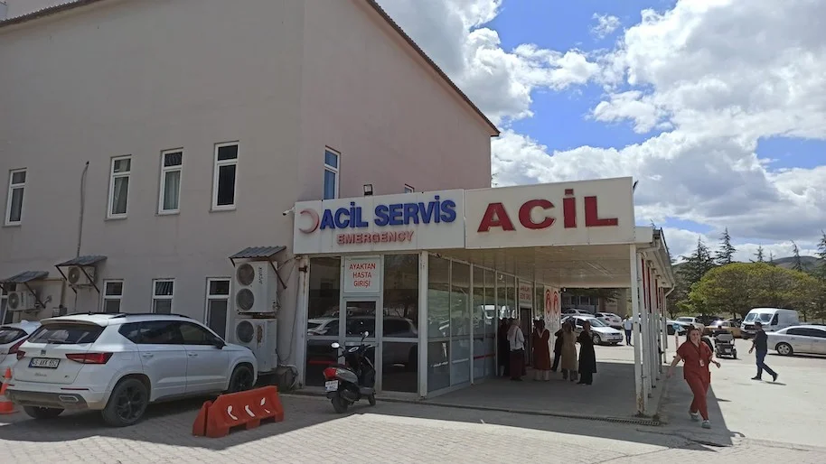 Polis memuru eşini ayaklarından vurdu