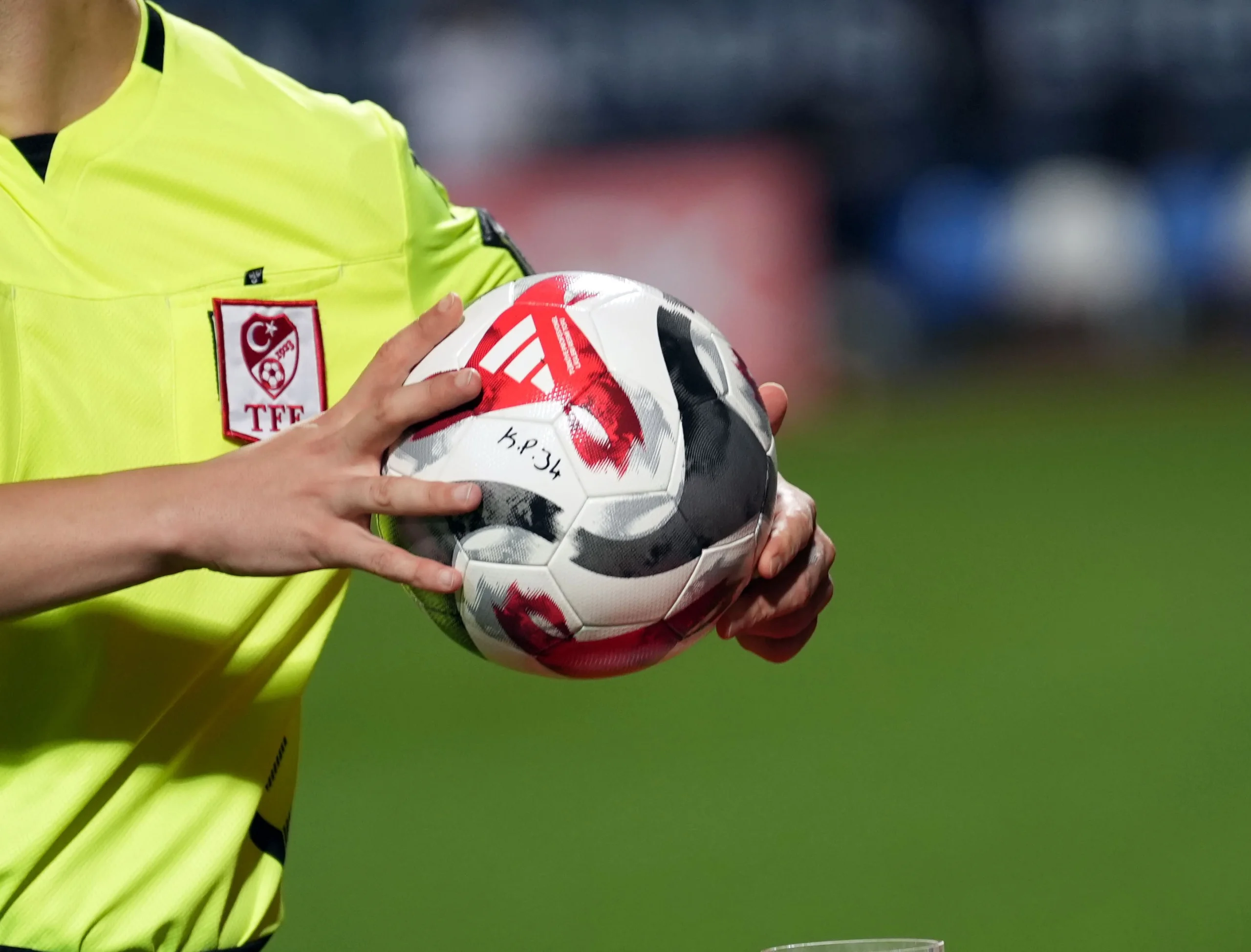 Süper Lig’in son hafta hakemleri açıklandı: Kadın hakemler de düdük çalacak
