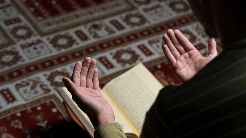 Teşrik tekbirleri ne zaman başlar, biter ve kadınlar nasıl okur? Okunuşu ve günleri
