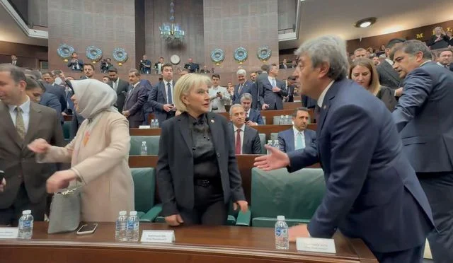 ak-parti-ye-katilan-nimet-ozdemir-kimdir-ne-is-yapiyor-siyasi-kariyeri-1.webp