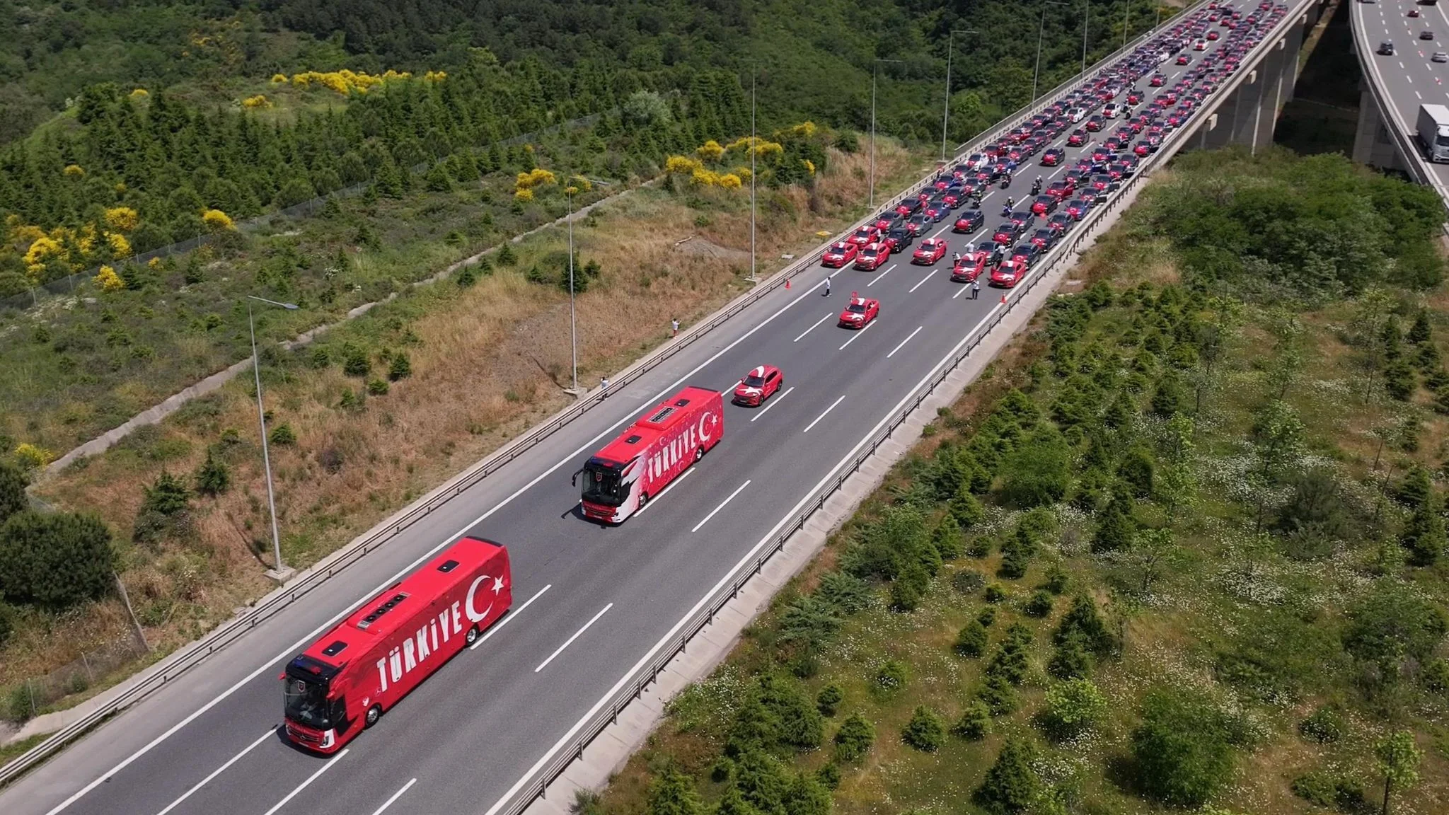 Milli Takım, Dünya Kupası’na Togg konvoyu ile uğurlandı