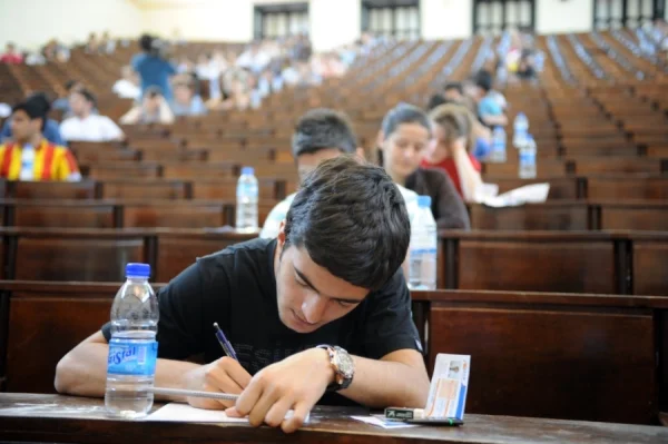 AYT sınavı kaçta bitiyor, en erken kaçta çıkılır? Sınav süresi
