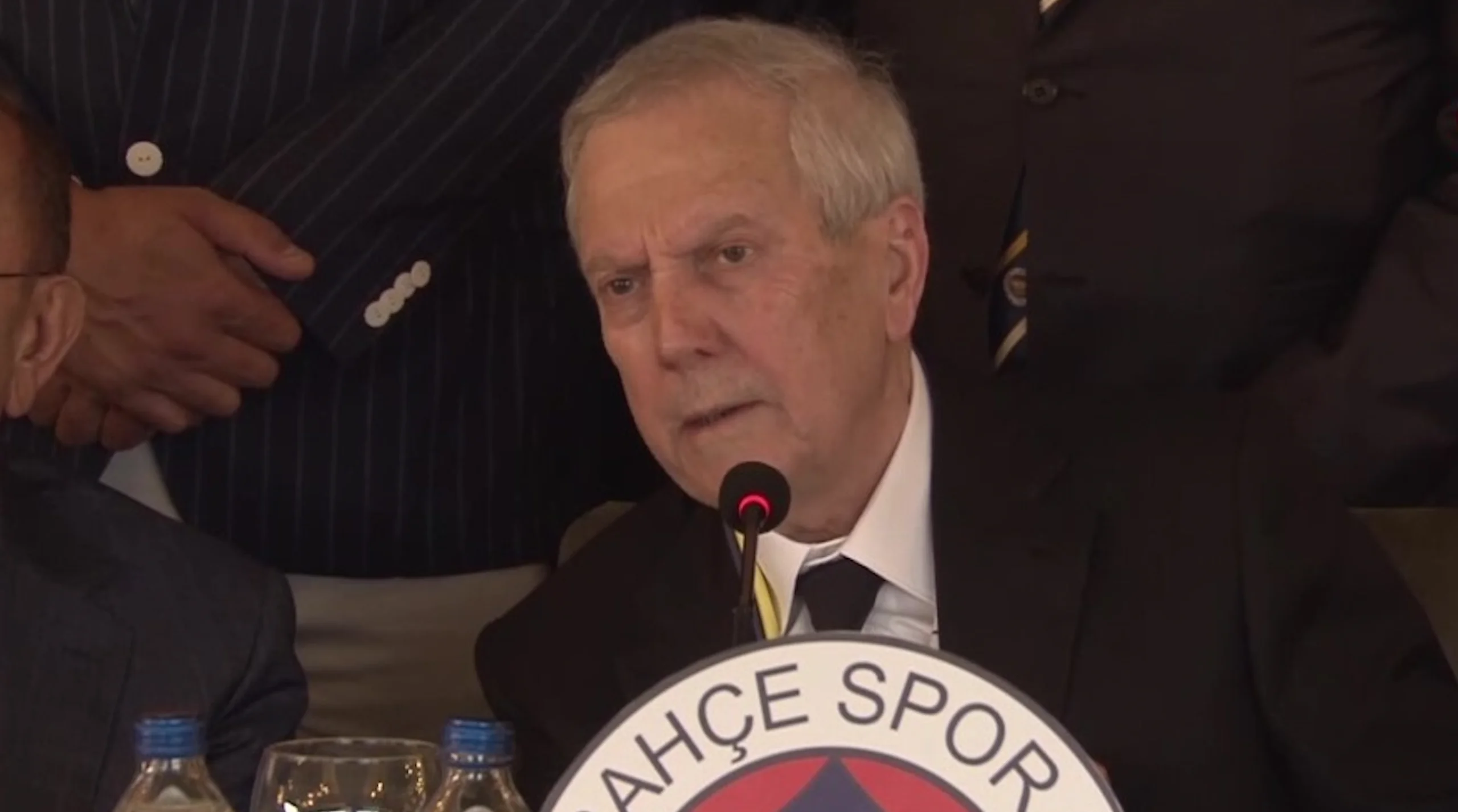 Aziz Yıldırım: "iki santrforu açıklayacağım"
