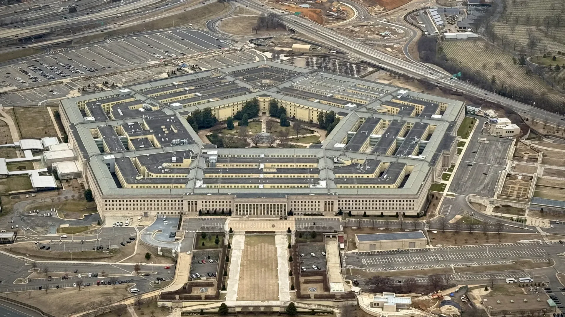 Bakanlık binası kilitlendi! Pentagon’dan açıklama
