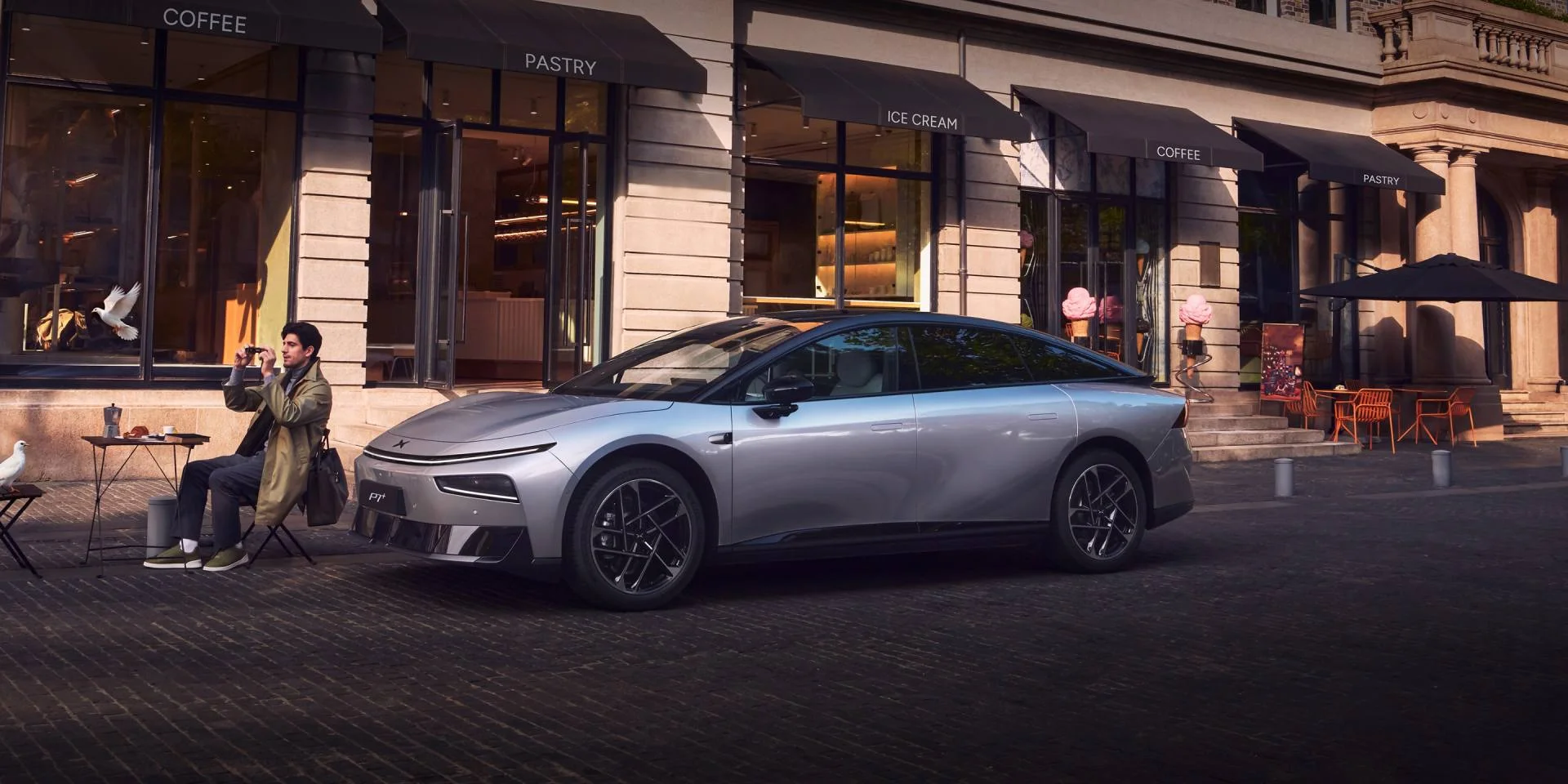 Bizim Yasakladığımız Çin'li Xpeng P7+ Paris Yollarında