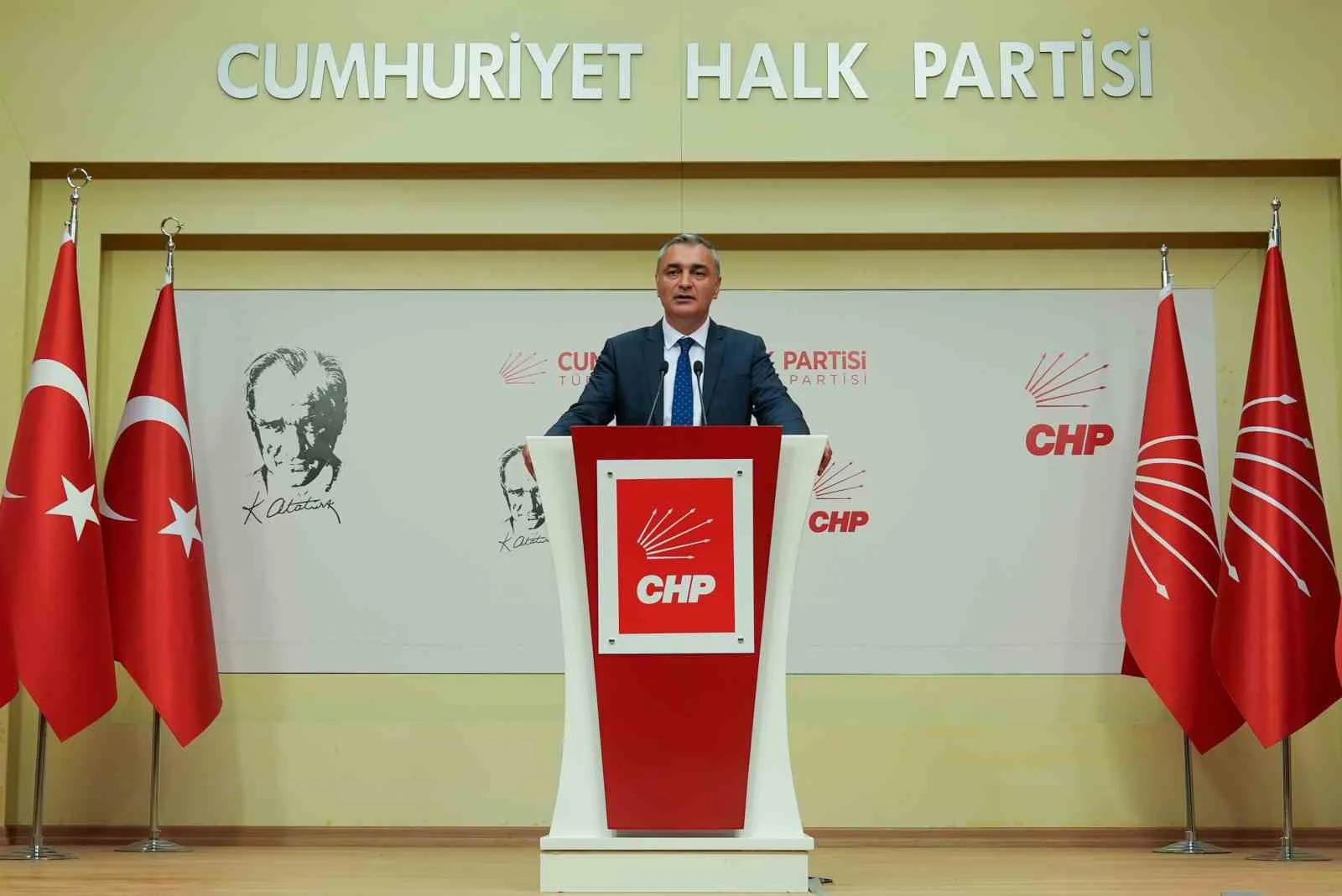 CHP'de 26 il başkanı görevden alındı