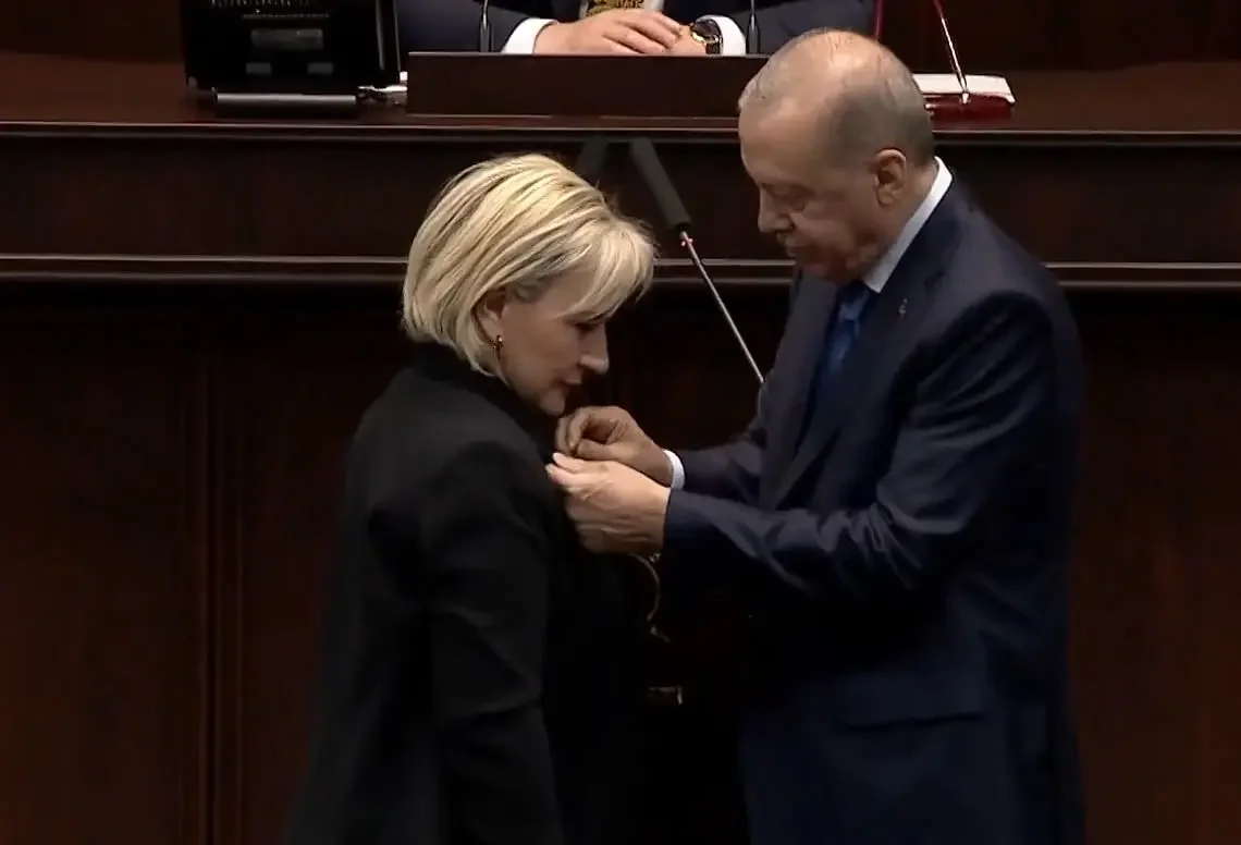 CHP'den istifa eden Nimet Özdemir AK Parti'ye katıldı! İşte ilk sözleri