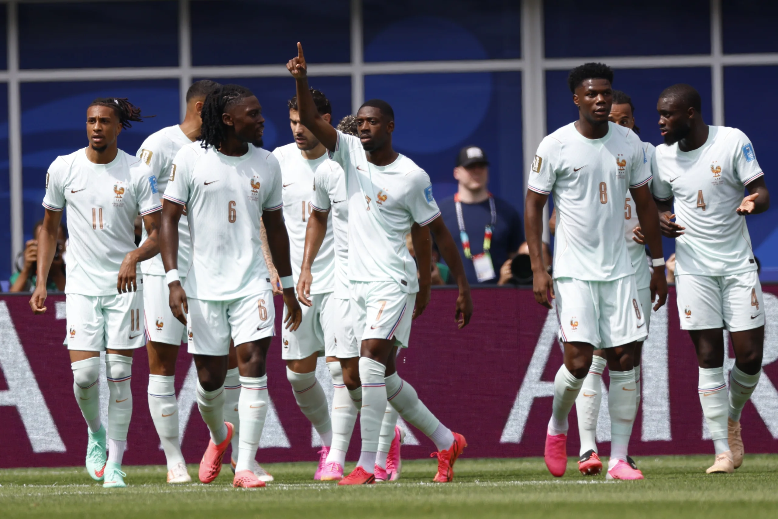 Dembele 3'ledi, Fransa namağlup lider geçti