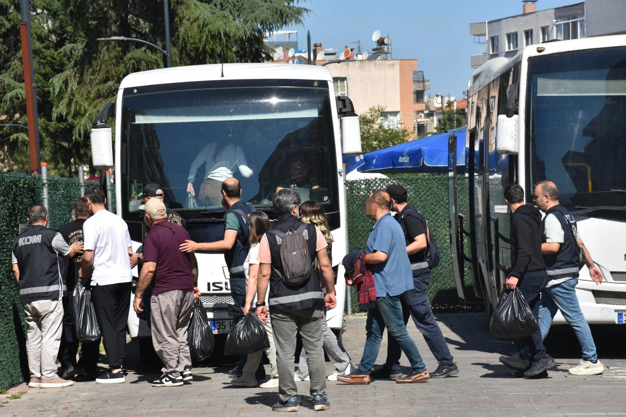 Ege Üniversitesi'nde operasyon: Eski dekan ve başhekim dahil 27 tutuklama