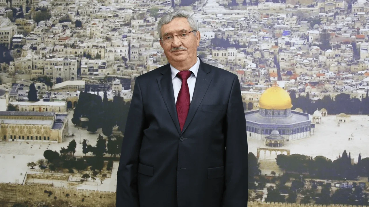 Emekli Büyükelçi Fikret Özer, Ümmet Vakfı Mütevelli Heyeti Başkanı oldu