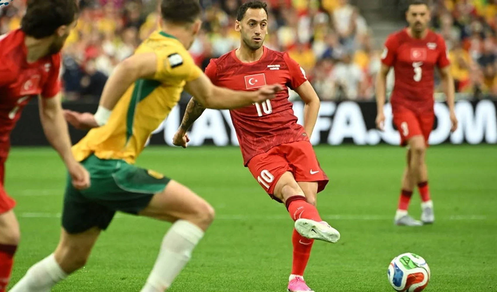 Hakan Çalhanoğlu: Adamlar 2 uzun topla 2 gol buldu, gereksiz yedik!