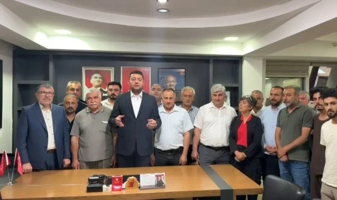 Malatya il başkanı görevi çilingirle teslim aldı: CHP’de gece yarısı operasyonu