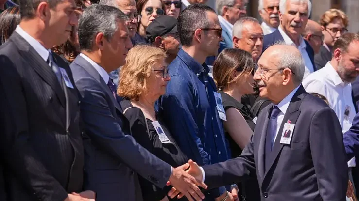Mutlak butlan sonrası ilk temas: Kılıçdaroğlu ve Özel TBMM’de tokalaştı