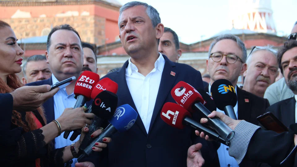 Mutlak butlan sonrası ilk hamle: Özel, kurultay için imza sürecini başlattı