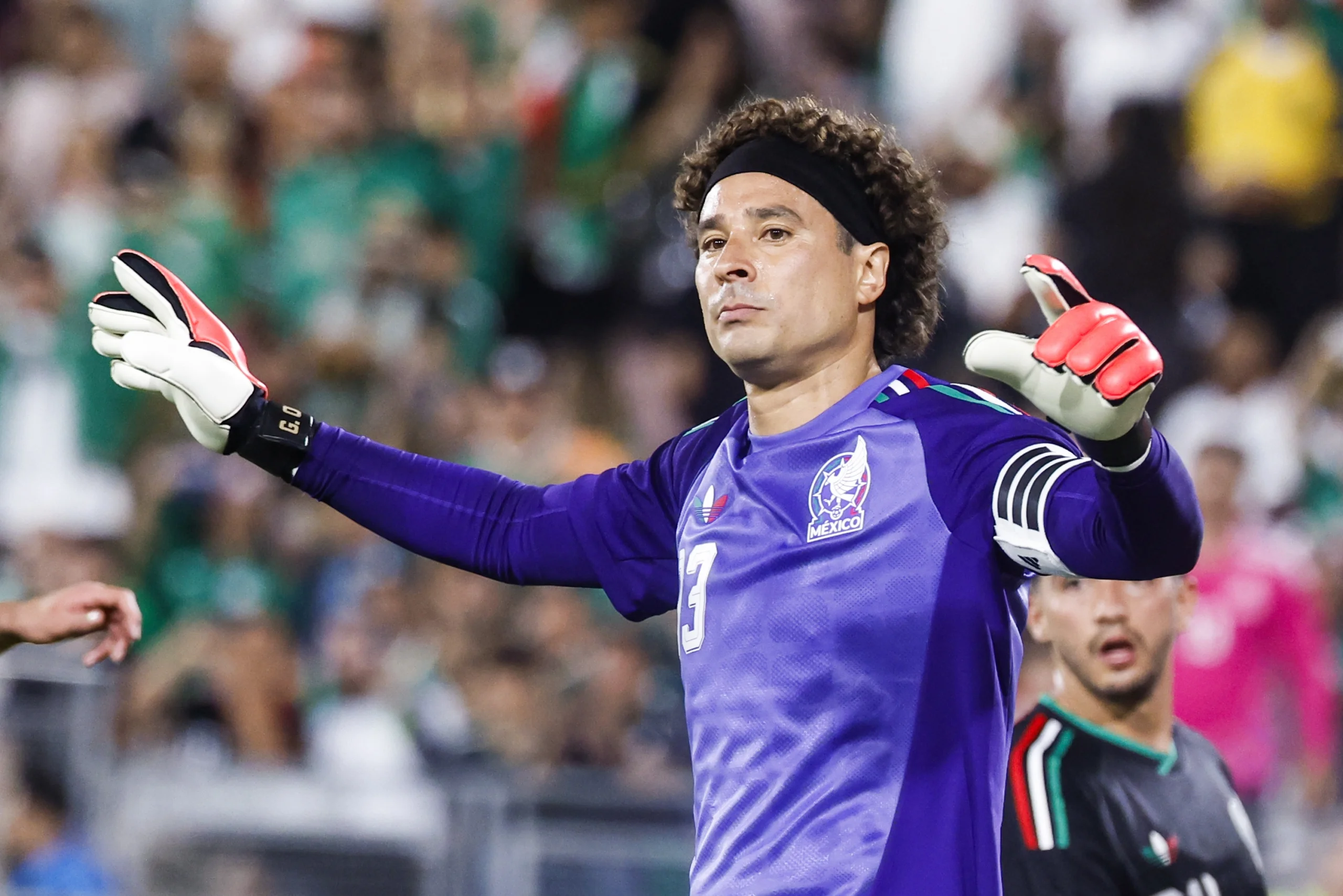 Ochoa, futbolu bırakacağını açıkladı