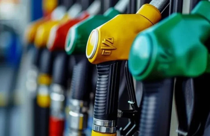 Akaryakıta zam yolda: Hürmüz Boğazı kapandı, petrol yüzde 5 fırladı