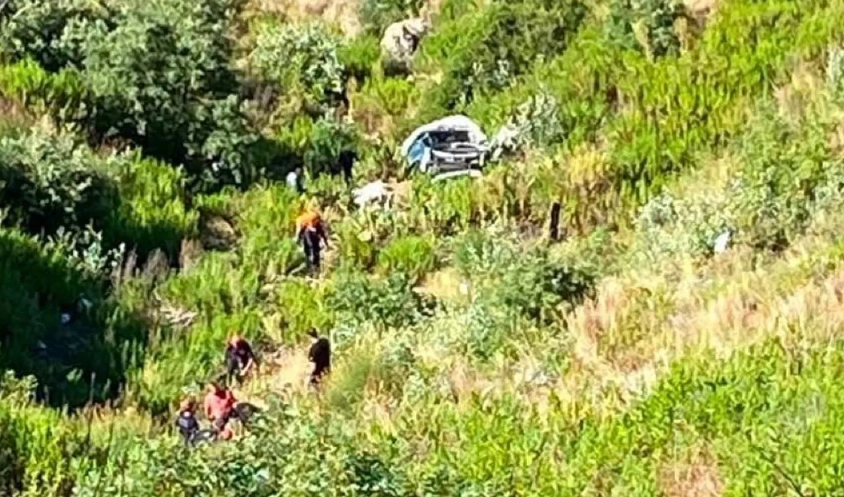 Antalya'da trafik kazası: Otomobil uçuruma düştü! 5 kişi vefat etti