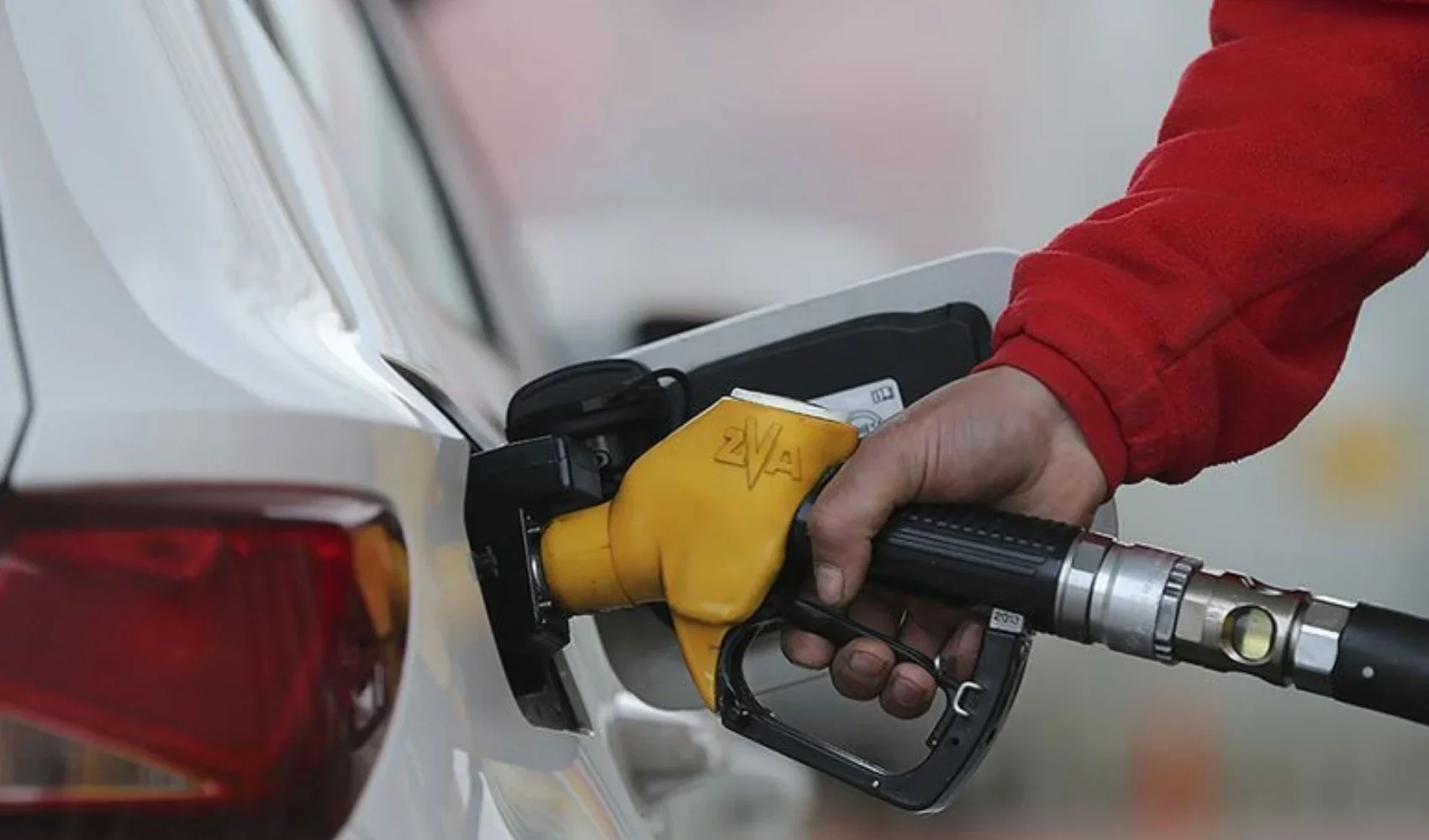 Benzine zam geliyor! İşte şehir şehir yeni fiyatlar