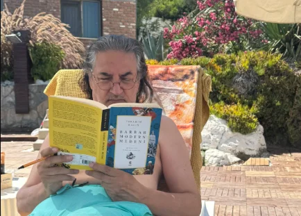 Çelik tatilde, MİT Başkanı Kalın’ın hangi kitabıyla poz verdi?