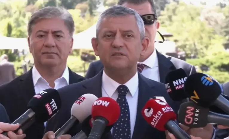 Özgür Özel'den "Yeni Parti" hamlesi: İsim ve logo belli oldu