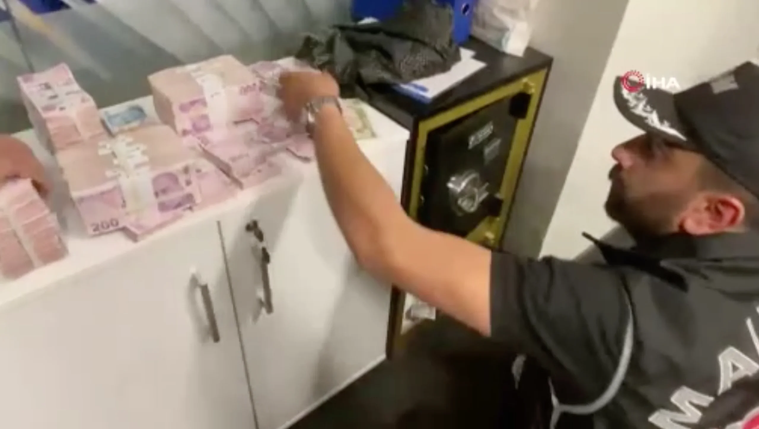 Etimesgut Belediyesine operasyon: Erdal Beşikçioğlu dahil 52 gözaltı