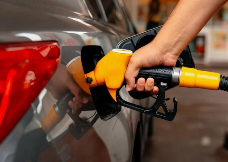 İstanbul’da 80 lirayı aştı: Motorine bu gece 3,71 TL dev zam geliyor!