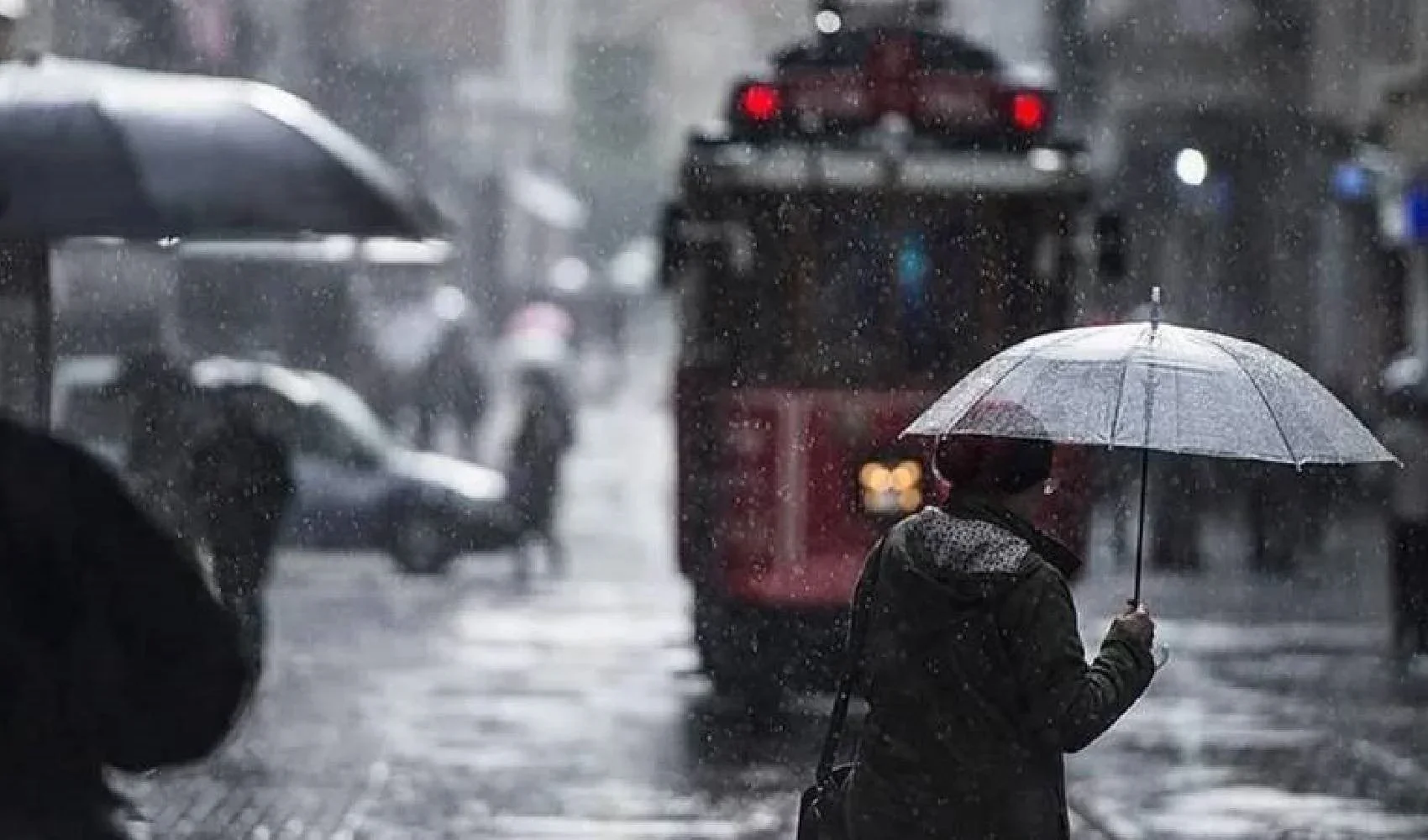 İstanbul hava durumu: 10 saat sağanak! AKOM uyardı