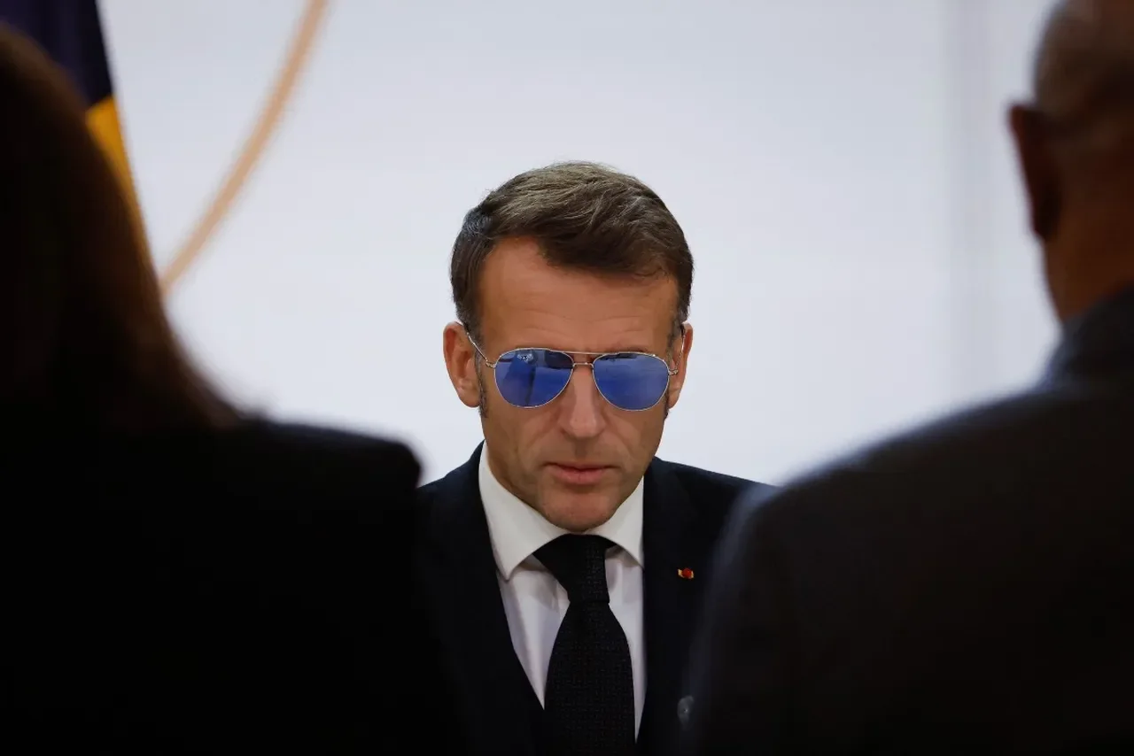 Macron neden sürekli güneş gözlüğü takıyor? Gözlüğünün markası ne?