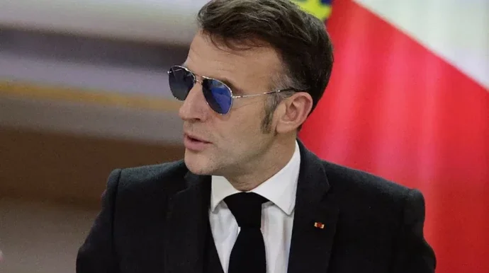 macron-neden-surekli-gunes-gozlugu-takiyor-gozlugunun-markasi-ne.webp